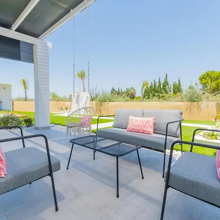 Cubo's La Libelula Holiday home *