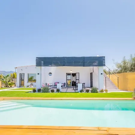 Cubo's La Libelula Holiday home *